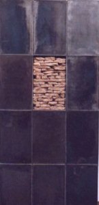 Schrein, 1998, geschichtete Erde und Stahl, 200x93x25 cm
